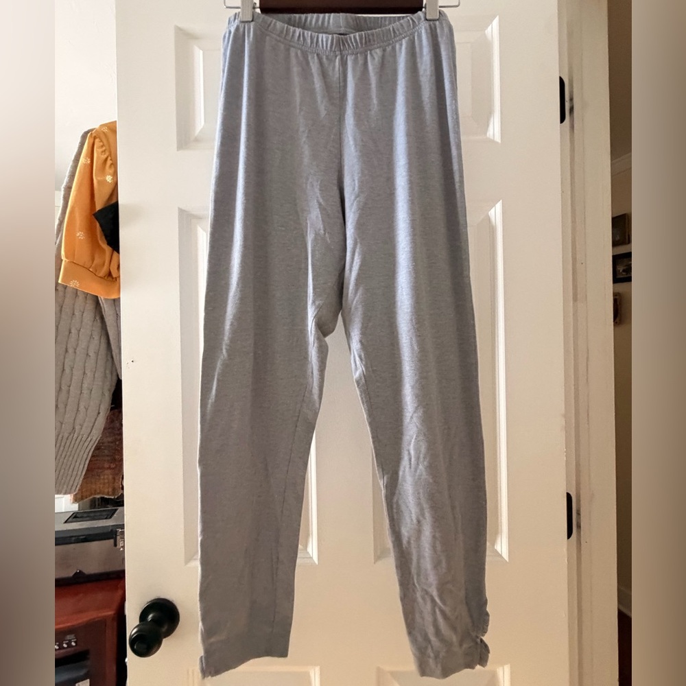 Old Navy Light Gray Relaxed Fit Capri Leggings w/ Bow Detail